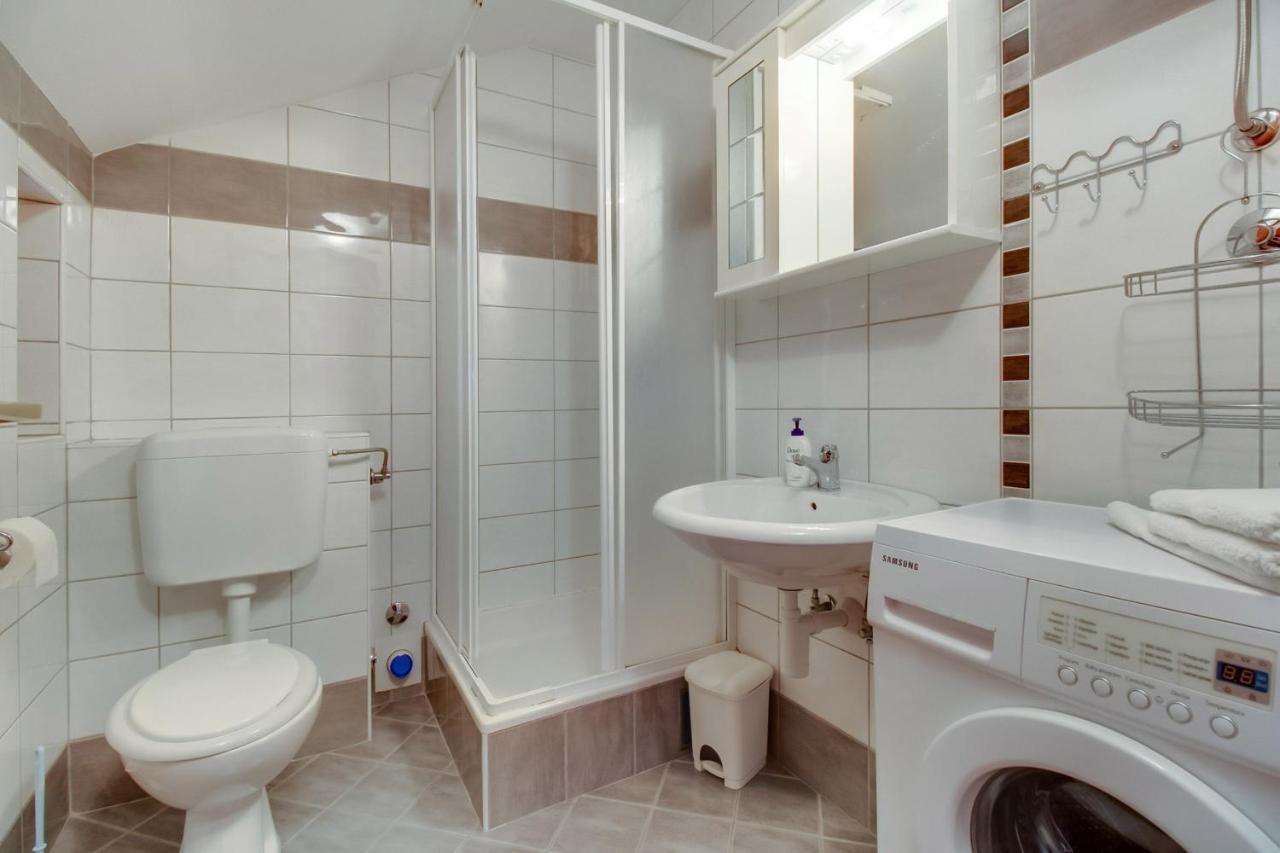 Apartments Rosa Mali Losinj Ngoại thất bức ảnh