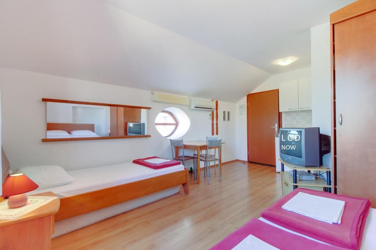 Apartments Rosa Mali Losinj Ngoại thất bức ảnh