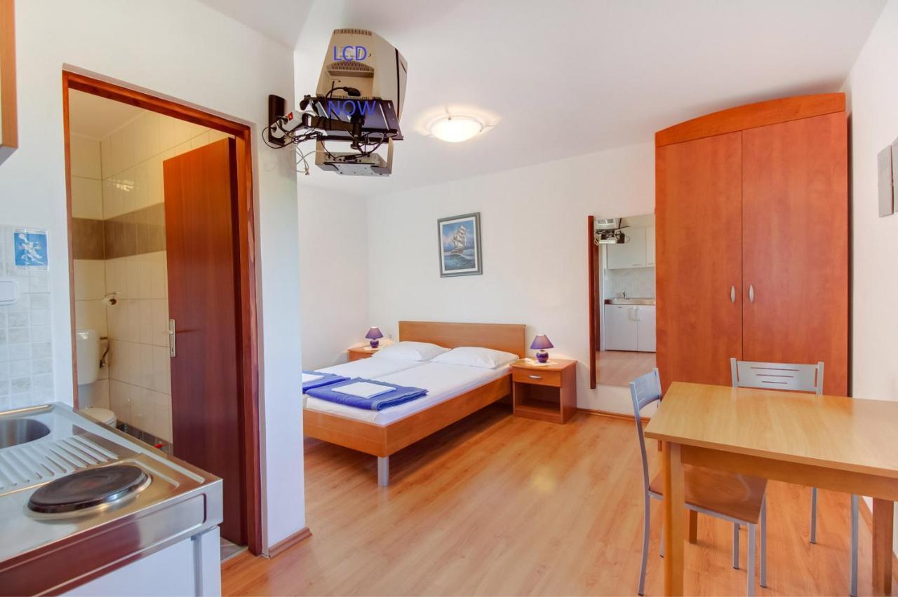 Apartments Rosa Mali Losinj Ngoại thất bức ảnh