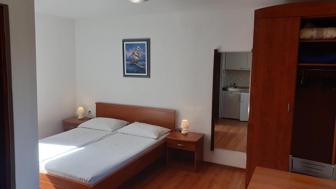 Apartments Rosa Mali Losinj Ngoại thất bức ảnh